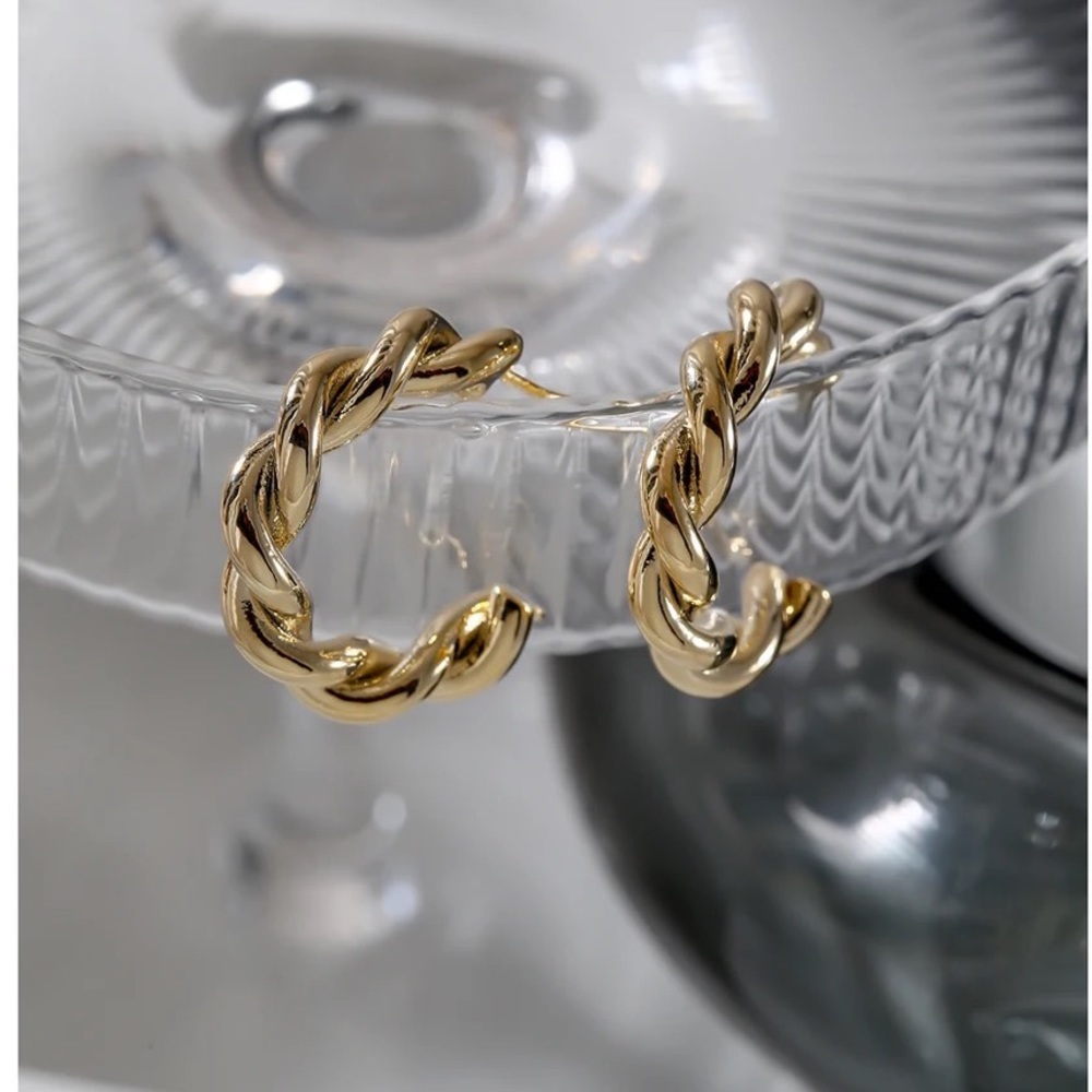 Gold twist hoop earrings
